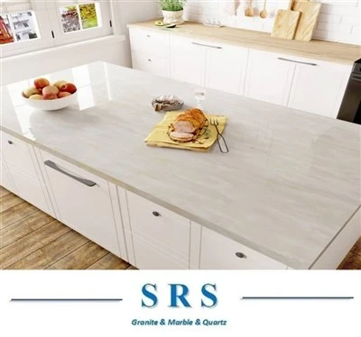 Benkeplate i beige marmor